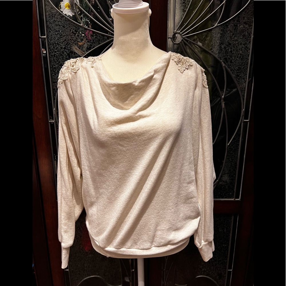 Meadow Rue sweatshirt with flower embroidery detail